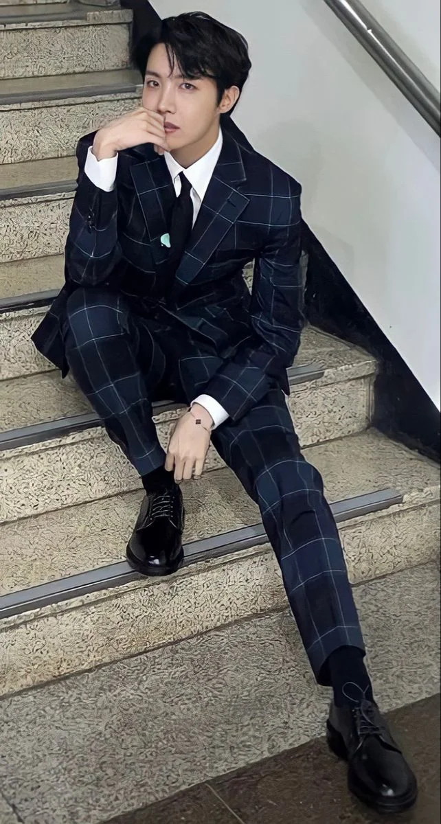 J-HOPE-BTS-SDKJAS5C8D-2 J-Hope / BTS / BigHIT Music