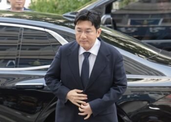 HYBE Chairman Bang Si Hyuk Hit with Travel Ban Amid Capital Market Probe