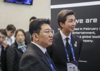 When RM and Bang Si-hyuk Walked In—A BTS Moment That Says “We’ve Come So Far”